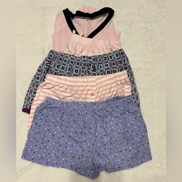 Bundle of 4 pajama bottoms. Size medium. 1 Top. Total of 5 - Picture 1 of 15